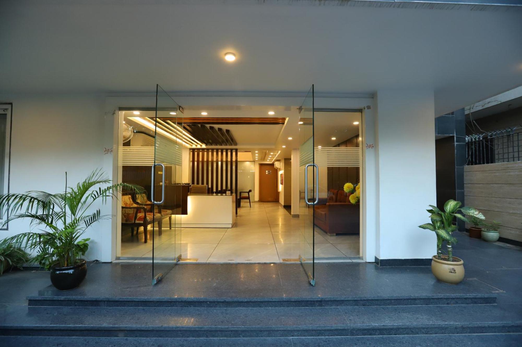 Hotel Keshav Residency Near Medanta Pure Veg 구르가온 외부 사진